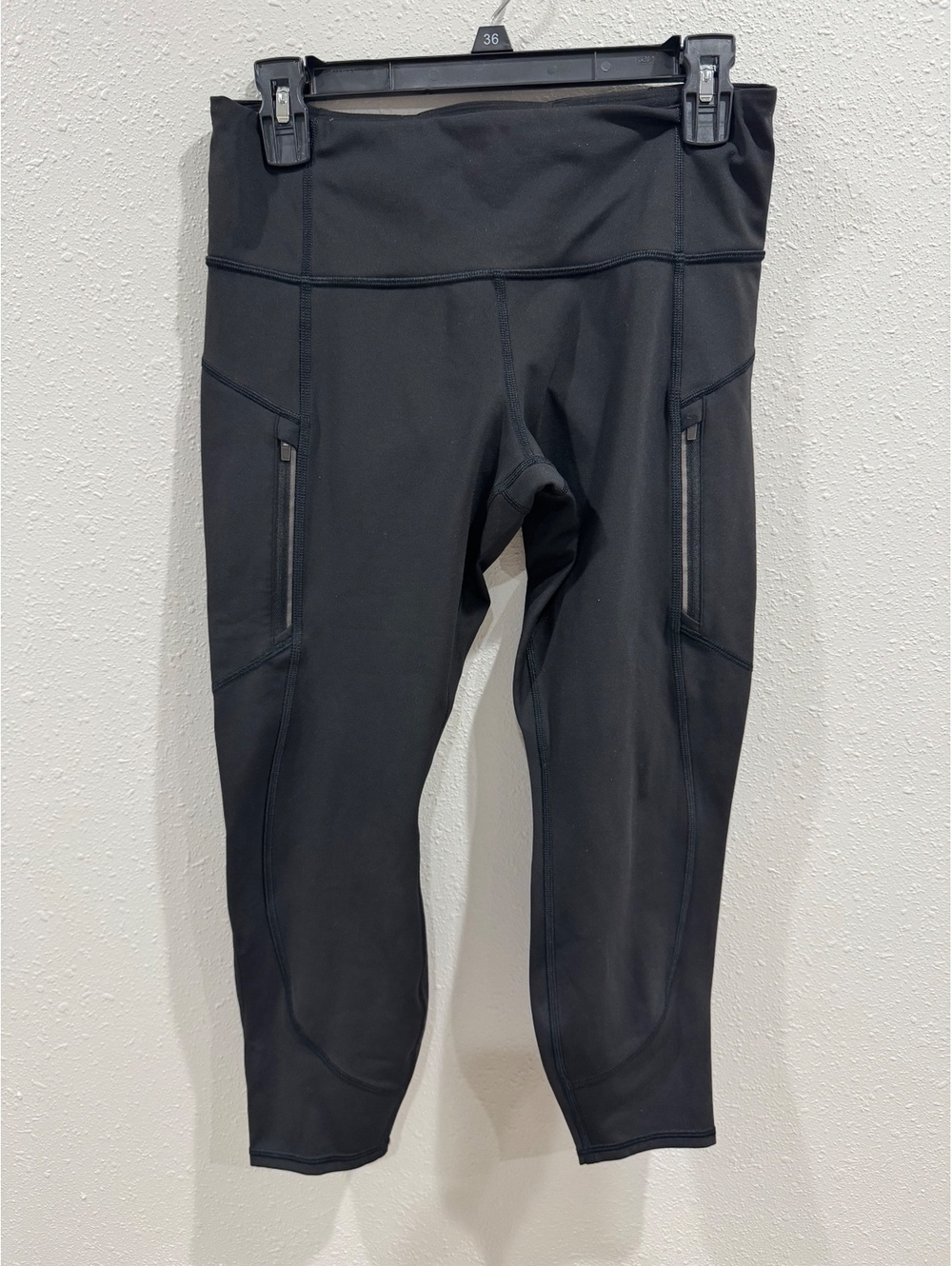 Athleta Rainier 7/8 Tight Leggings Black Women’s M Zip Pockets Reflective